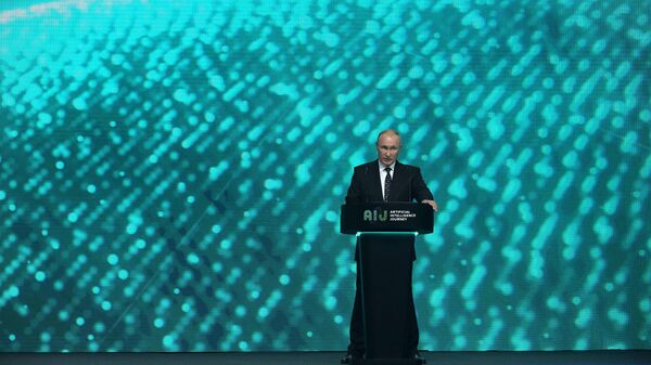 Президент РФ Владимир Путин выступает на международной конференции по искусственному интеллекту и анализу данных Artificial Intelligence Journey 2021