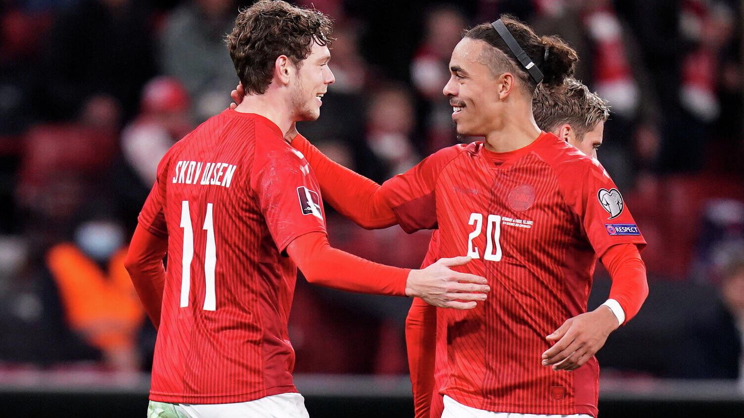 Soccer Football - World Cup - UEFA Qualifiers - Group F - Denmark v Faroe Islands - Parken Stadium, Copenhagen, Denmark - November 12, 2021 Denmark's Andreas Skov Olsen celebrates scoring their first goal with Yussuf Poulsen  Liselotte Sabroe/Ritzau Scanpix via REUTERS      ATTENTION EDITORS - THIS IMAGE WAS PROVIDED BY A THIRD PARTY. DENMARK OUT. NO COMMERCIAL OR EDITORIAL SALES IN DENMARK. - РИА Новости, 1920, 13.11.2021