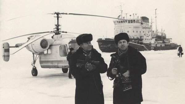  Командировка на север Каспийского моря. Виталий Лоянич (справа) с коллегой