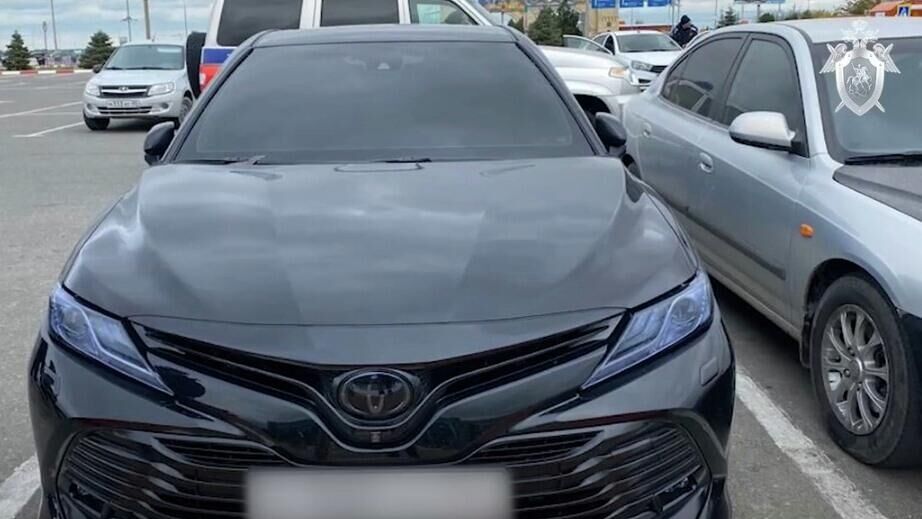 Автомобиль Toyota Camry, который пытались остановить полицейские на КПП аэропорта Махачкалы - РИА Новости, 1920, 13.11.2021