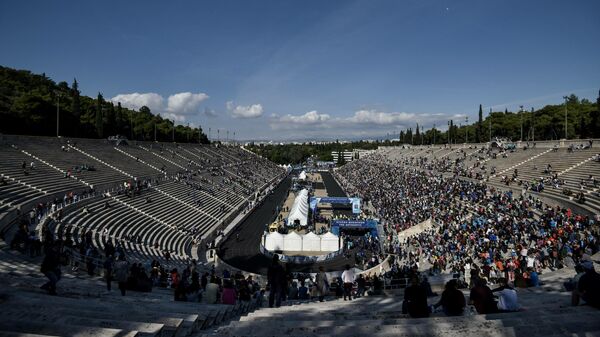 A picture taken in Athens on November 11, 2018 shows the Panathenaic stadium, venue of the finish area of the 36th Athens Classic Marathon -'The authentic' from the town of Marathon to the Panathenaic stadium. (Photo by Theophile Bloudanis / AFP)