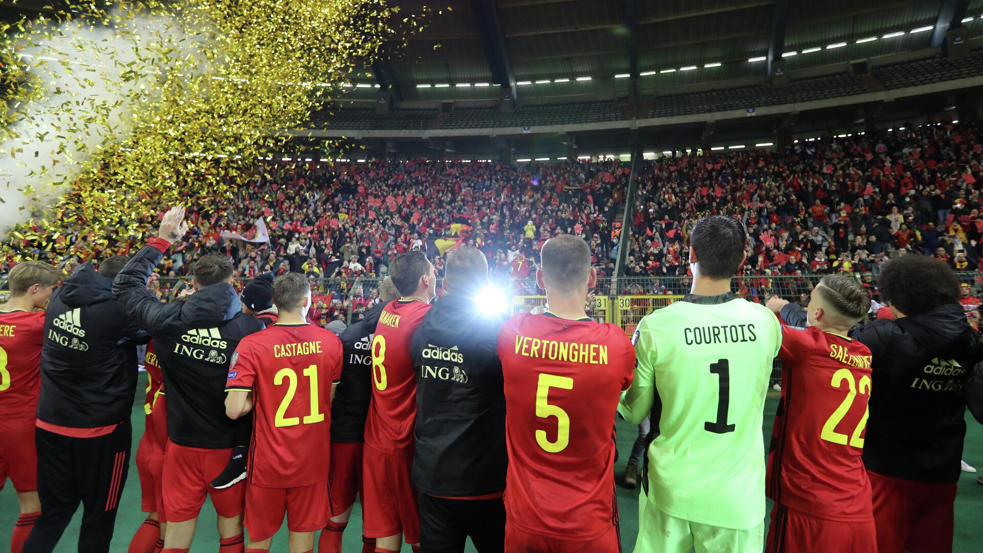 Soccer Football - World Cup - UEFA Qualifiers - Group E - Belgium v Estonia - King Baudouin Stadium, Brussels, Belgium - November 13, 2021 Belgium players celebrate after qualifying for the World Cup REUTERS/Pascal Rossignol - РИА Новости, 1920, 14.11.2021