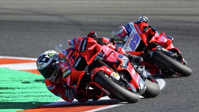 Ducati Lenovo Team Italian rider Francesco Bagnaia rides ahead Ducati Pramac Racing Spanish rider Jorge Martin during the MotoGP race of the Valencia Grand Prix at the Ricardo Tormo racetrack in Cheste, on November 14, 2021. (Photo by JOSE JORDAN / AFP)