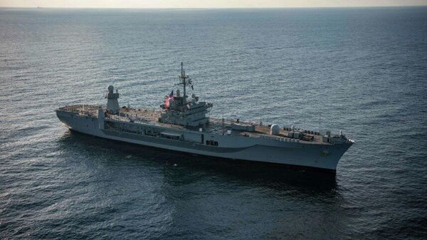 Флагман Шестого флота ВМС США Mount Whitney во время перехода из Черного в Средиземное море. 15 ноября 2021