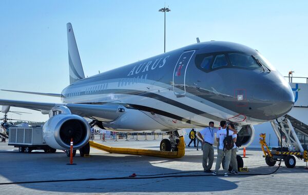 Самолет Aurus Business Jet, представленный на авиакосмическом салоне Dubai Airshow 2021 в Дубае