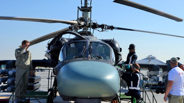 Разведывательно-ударный вертолет нового поколения Ка-52 Аллигатор, представленный на авиакосмическом салоне Dubai Airshow 2021 в Дубае