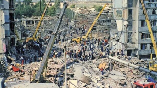 Разбор завалов после террористического акта в городе Каспийске в 1996 году