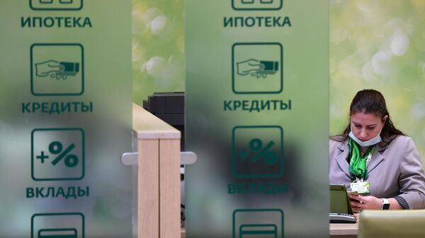 Сбербанк: вклады физлиц в июле выросли более чем на 300 миллиардов рублей