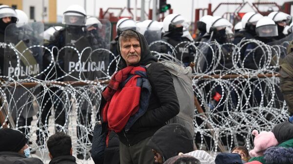 Мигранты на белорусско-польской границе в районе пограничного перехода Кузница