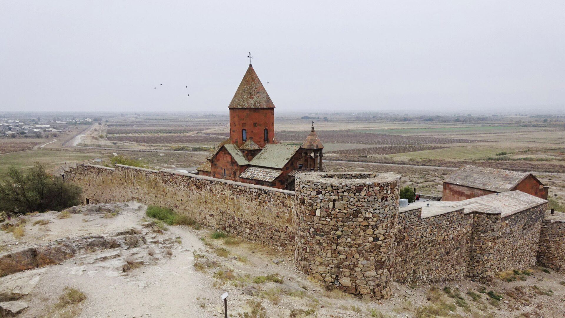 В километре от Хор Вирапа проходит граница Армении - РИА Новости, 1920, 22.11.2021