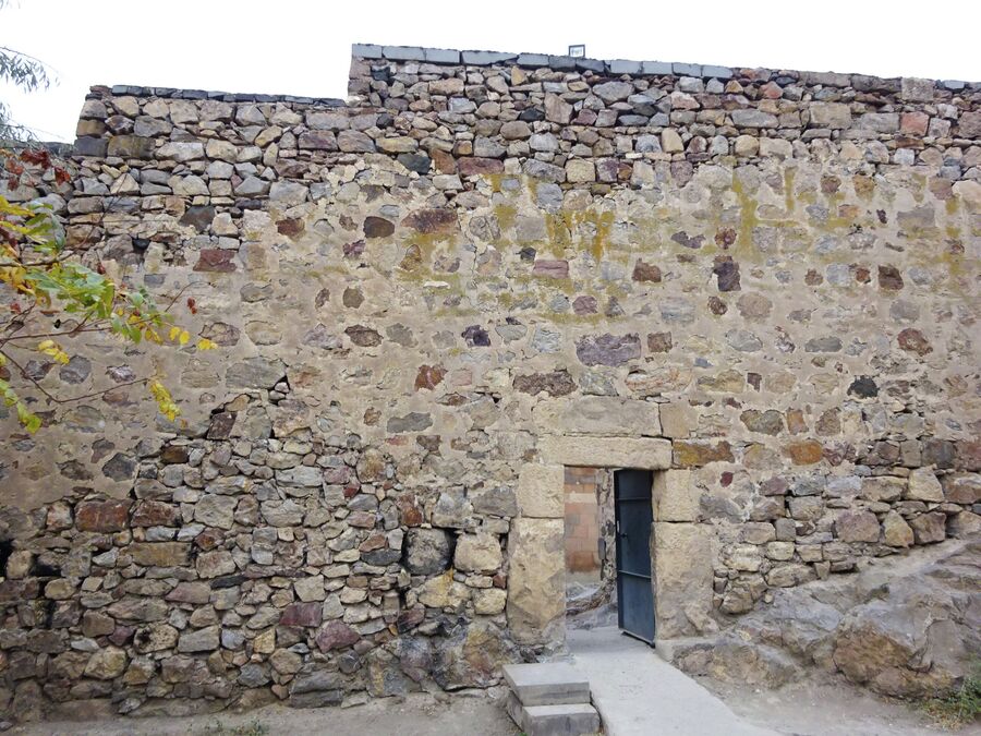 Стена монастыря Хор Вирап