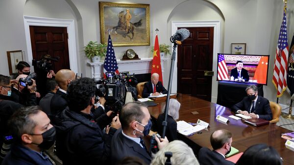 Президент США Джо Байден в режиме видеоконференции общается с лидером КНР Си Цзиньпином