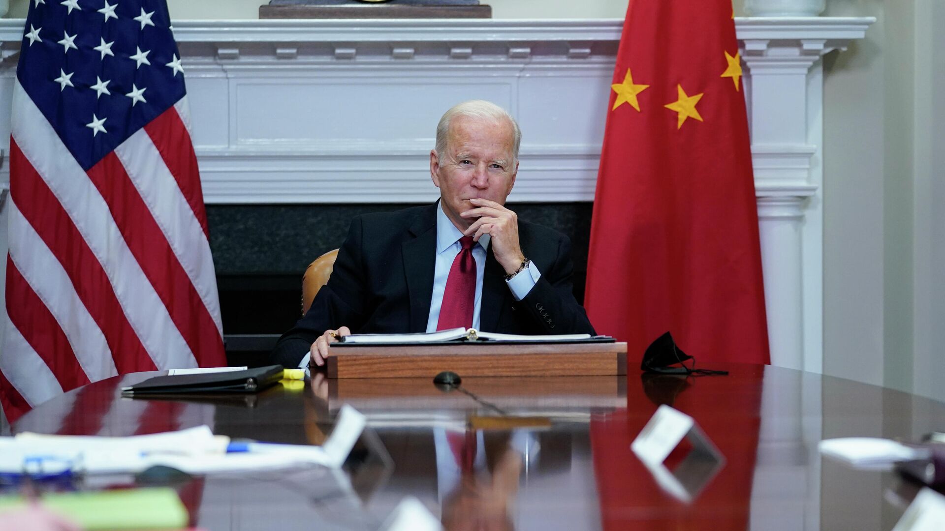 Президент США Джо Байден во время встречи с председателем КНР Си Цзиньпином в режиме видеоконференции - РИА Новости, 1920, 19.03.2022