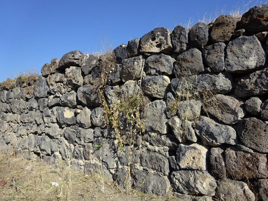 Монастырь Ованаванк, стена ограды