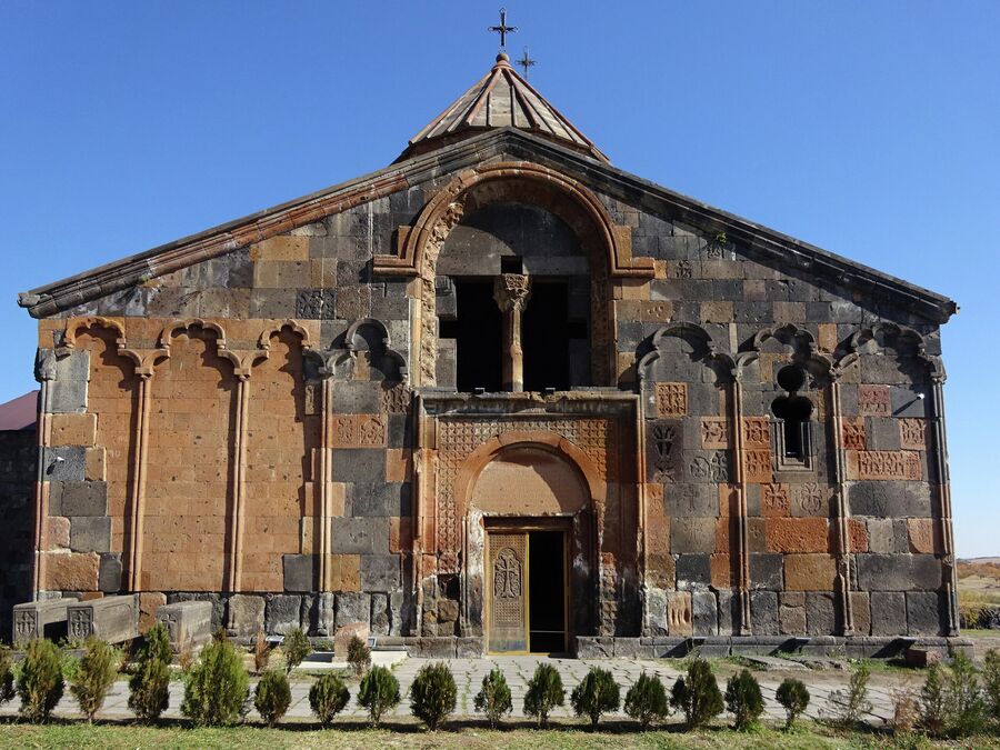 Монастырь Ованаванк, церковь Сурб-Карапет (13 век)