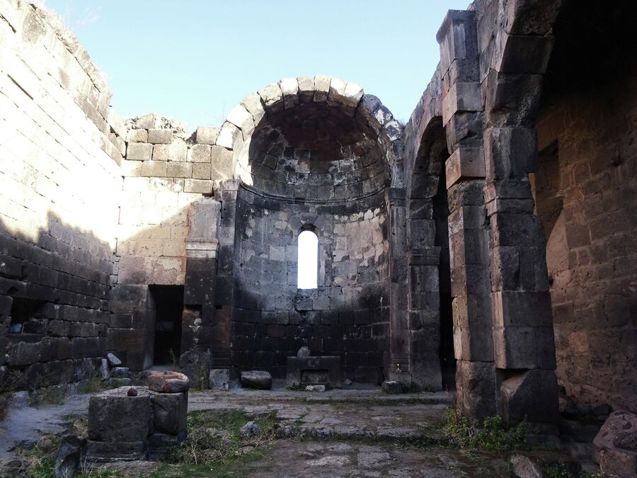 Церковь Циранавор (5 век) 