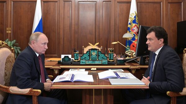 Президент РФ Владимир Путин и генеральный директор ПАО Аэрофлот Михаил Полубояринов во время встречи