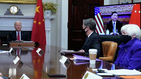 Президент США Джо Байден во время встречи с председателем КНР Си Цзиньпином в режиме видеоконференции