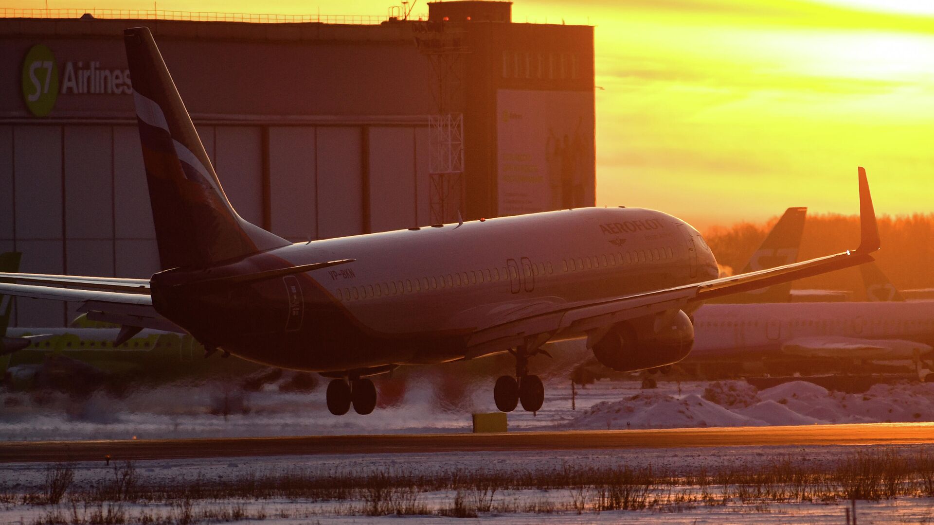 Самолет Boeing 737-800 авиакомпании Аэрофлот в Международном аэропорту Новосибирск - РИА Новости, 1920, 05.03.2022