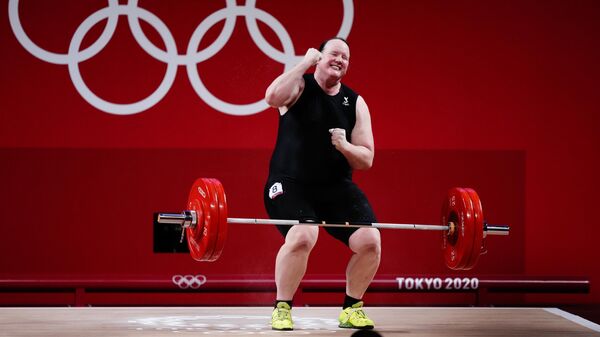 Лорел Хаббард - трансгендерная женщина, на соревнованиях по тяжелой атлетике среди женщин в весовой категории свыше 87 кг на XXXII летних Олимпийских играх