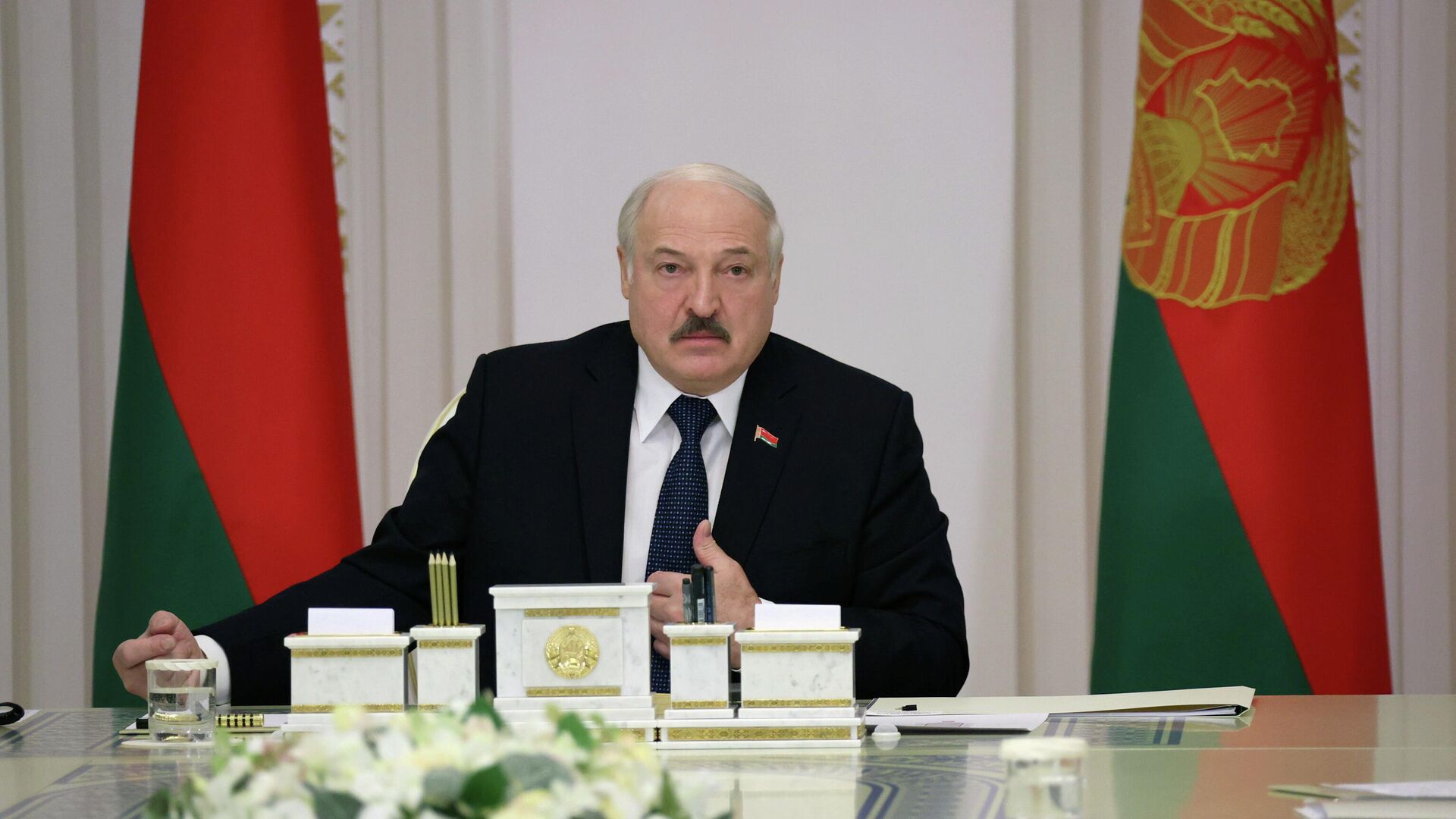 Президент Беларуси Александр Лукашенко проводит встречу, посвященную миграционному кризису на белорусско-польской границе - РИА Новости, 1920, 06.12.2021