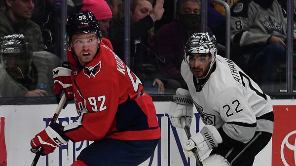 Нападающий Вашингтон Кэпиталз Евгений Кузнецов в матче НХЛ