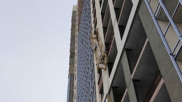 Обрушение строительной люльки на стройплощадке 25-этажного дома в Новосибирске