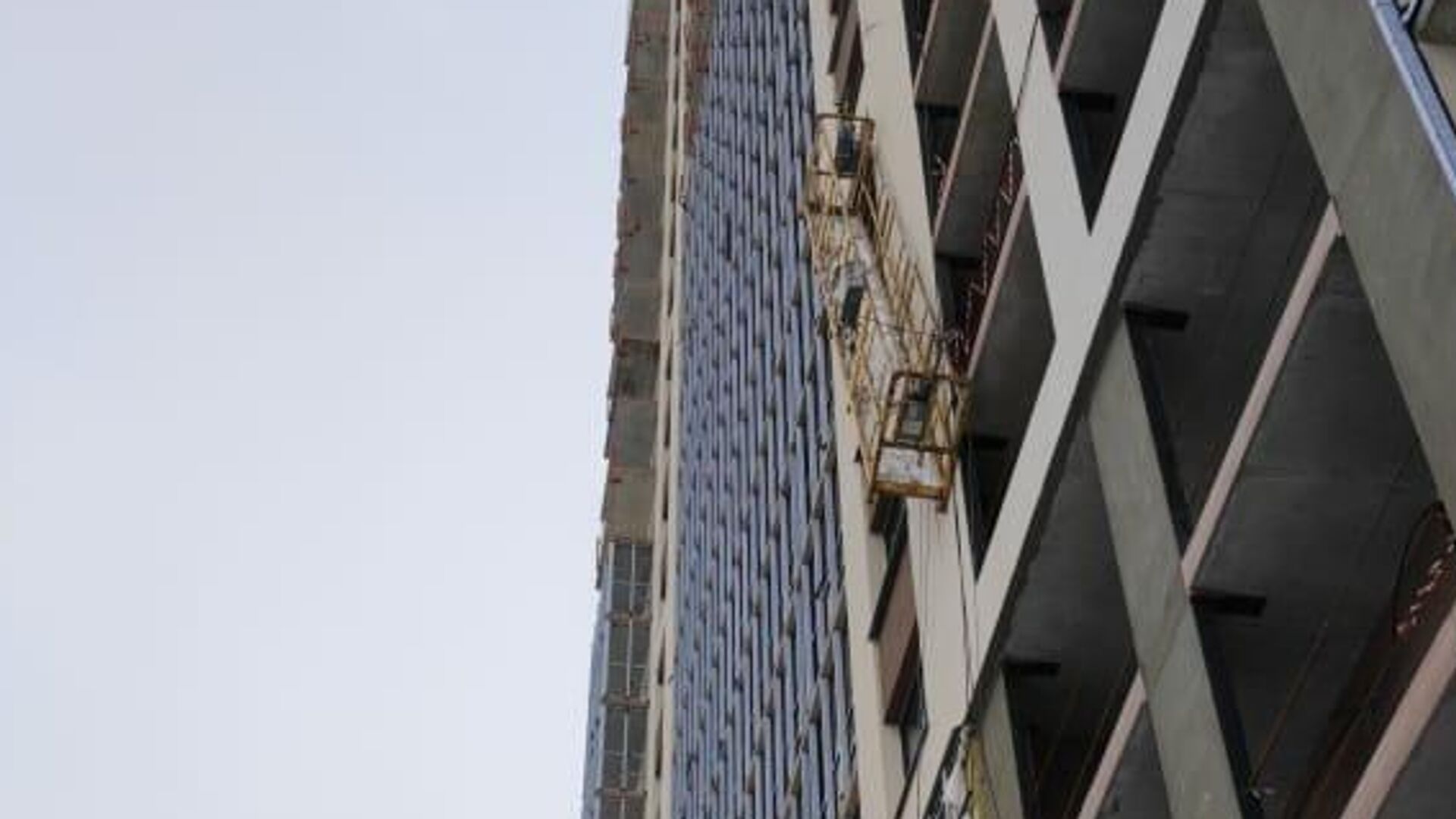 Обрушение строительной люльки на стройплощадке 25-этажного дома в Новосибирске - РИА Новости, 1920, 18.11.2021