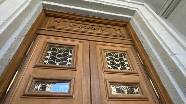 Дубовые двери в маршальском доме на Садово-Кудринской улице в Москве