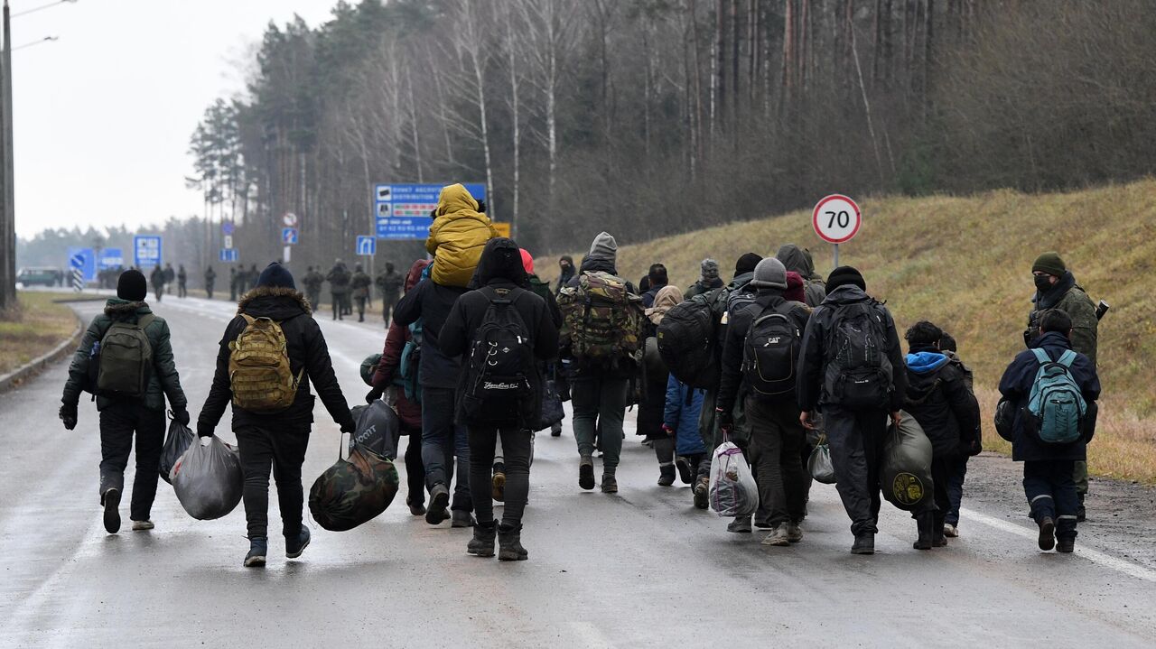 Поляки открыли огонь, когда беженцы пытались перейти границу, заявил Минск