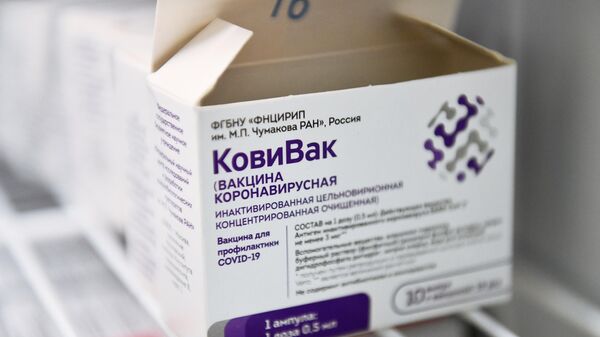 Упаковки с вакциной КовиВак Центра имени М. П. Чумакова
