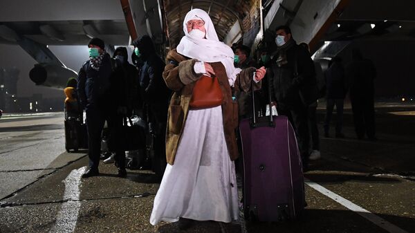 Пассажиры во время эвакуации граждан РФ и других стран из Афганистана в аэропорту Чкаловский в Московской области