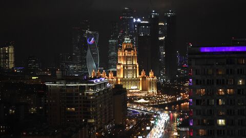 Ночной вид на Новый Арбат и Гостиницу Украину Ночной вид на Новый Арбат и Гостиницу Украину