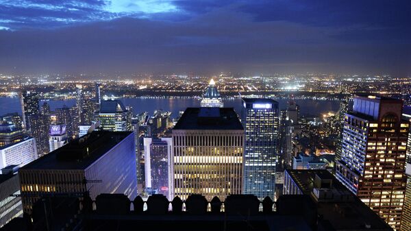 Вид на ночной Манхэттен со смотровой площадки Рокфеллеровского центра