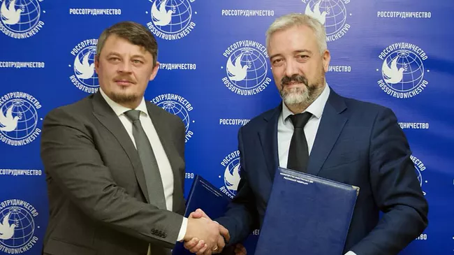 Верховный атаман СКВРиЗ Николай Дьяконов и глава Россотрудничества Евгений Примаков
