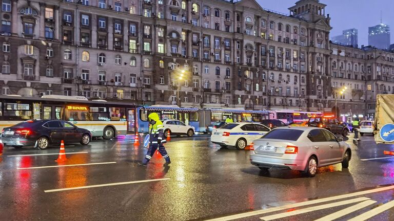 Последствия ДТП на Кутузовском проспекте, в котором погиб блогер Саид Губденский