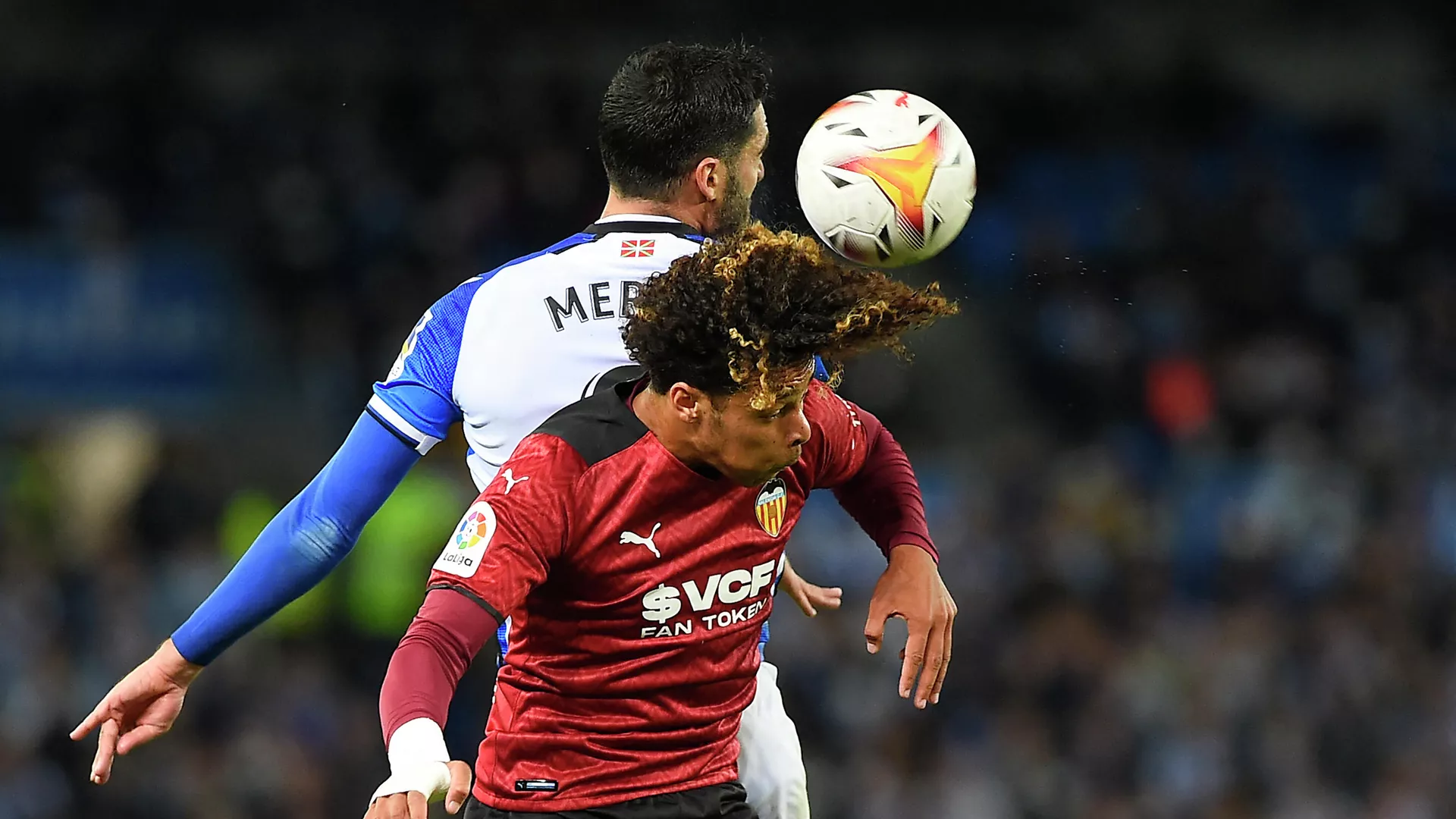 Real Sociedad's Spanish midfielder Mikel Merino (L) fights for the ball with Valencia's French midfielder Koba Koindredi during the Spanish League football match between Real Sociedad and Valencia CF at the Anoeta stadium in San Sebastian on November 21, 2021. (Photo by ANDER GILLENEA / AFP) - РИА Новости, 1920, 22.11.2021