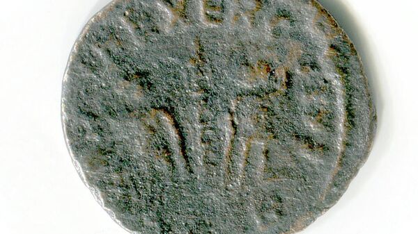 Монета с портретом Констанция II, отчеканена в 337-341 годах в Александрии. 