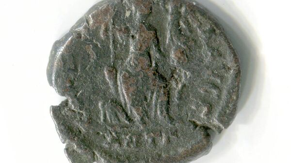Монета с портретом Феодосия II, отчеканена в 401-403 годах в Антиохии. 
