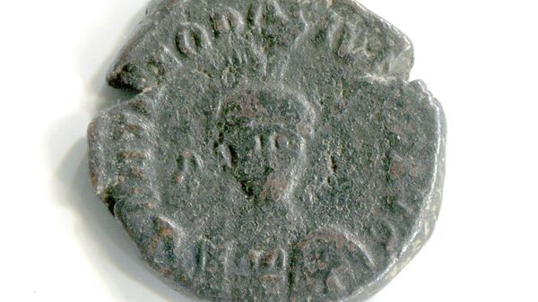 Монета с портретом Феодосия II, отчеканена в 401-403 годах в Антиохии.