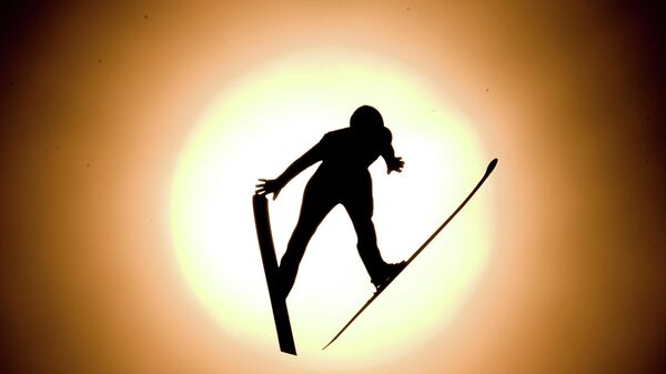Лееви Мутру (Финляндия) во время тренировки перед началом соревнований в лыжном двоеборье среди мужчин на XXIII зимних Олимпийских играх
