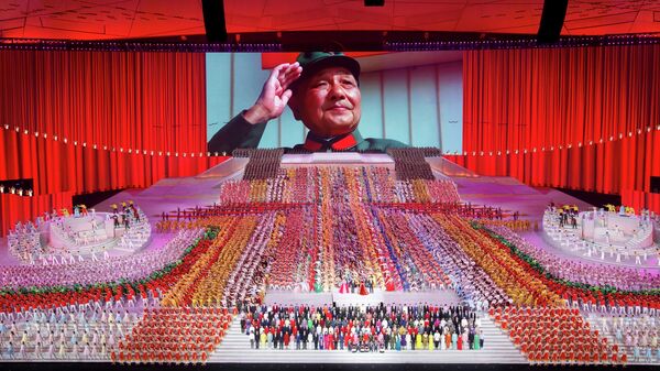 Изображение Дэн Сяопина во время шоу, посвященного 100-летию основания Коммунистической партии Китая