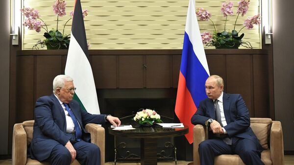 Президент РФ Владимир Путин и президент Палестины Махмуд Аббас во время встречи.