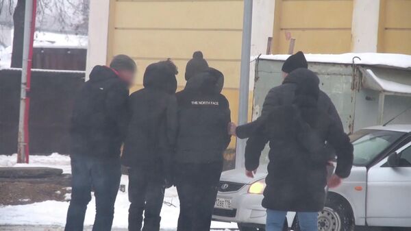 Кадры задержания подростка, готовившего нападение на школу в Казани