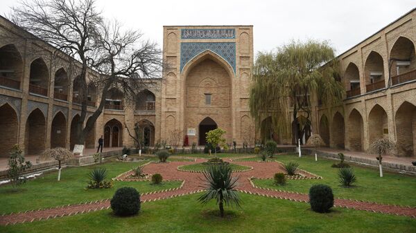 Внутренний двор Медресе Кукельдаш в Ташкенте