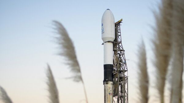  Ракета-носитель Falcon 9 с космическим зондом-камикадзе DRAT на космодроме Ванденберг в Калифорнии