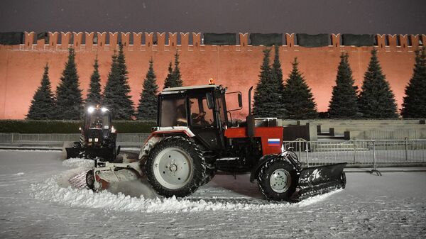 Снегоуборочная техника на Красной площади в Москве