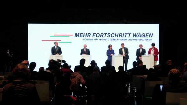 Лидеры партий выступают на пресс-конференции после окончания коалиционных переговоров о формировании правительства Германии