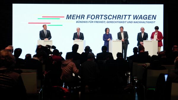 Лидеры партий выступают на пресс-конференции после окончания коалиционных переговоров о формировании правительства Германии