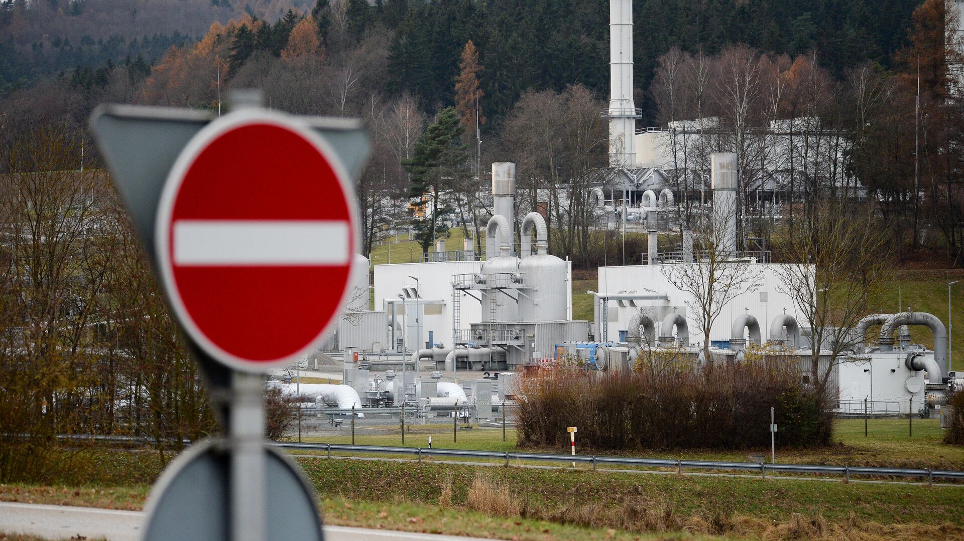 Цены фьючерсов на газ в Европе завершили год ниже 800 долларов